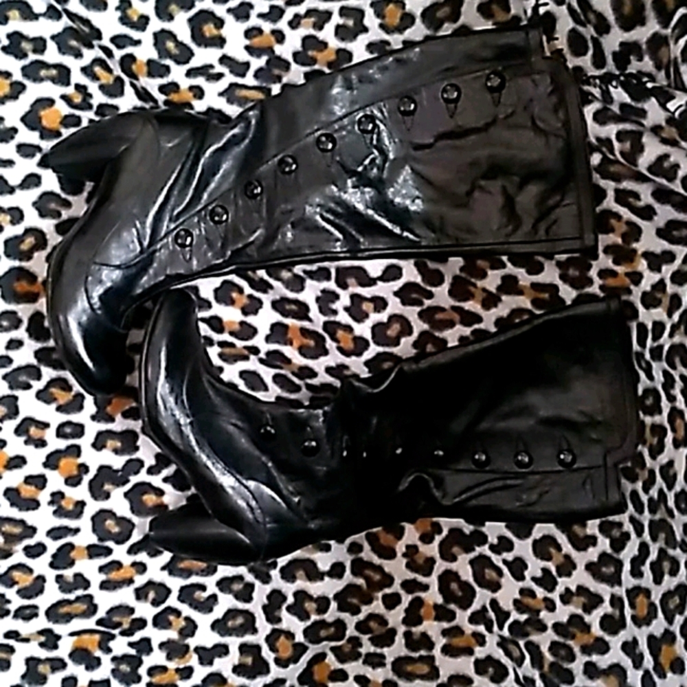 Victorian round toe knee high leather boots